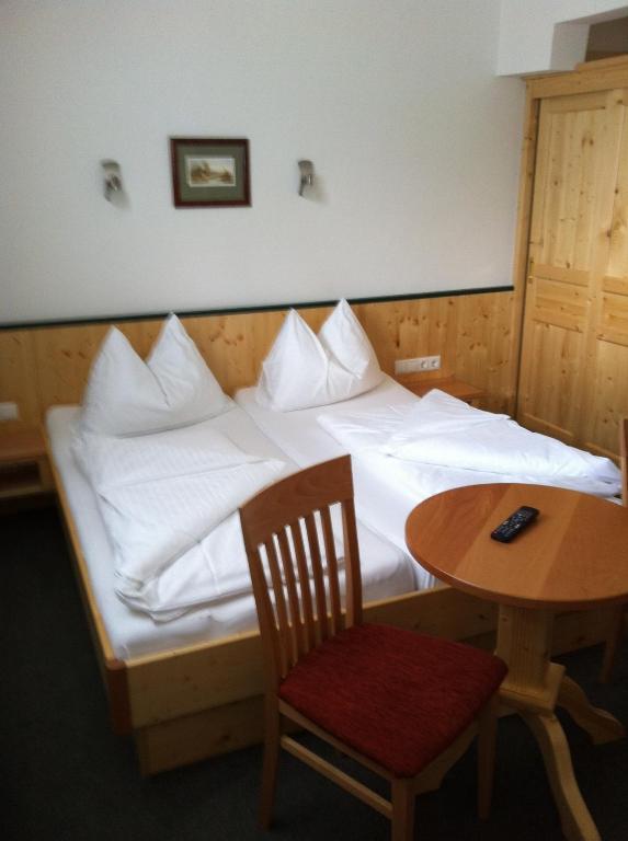 Werfenerhof Hotel Стая снимка